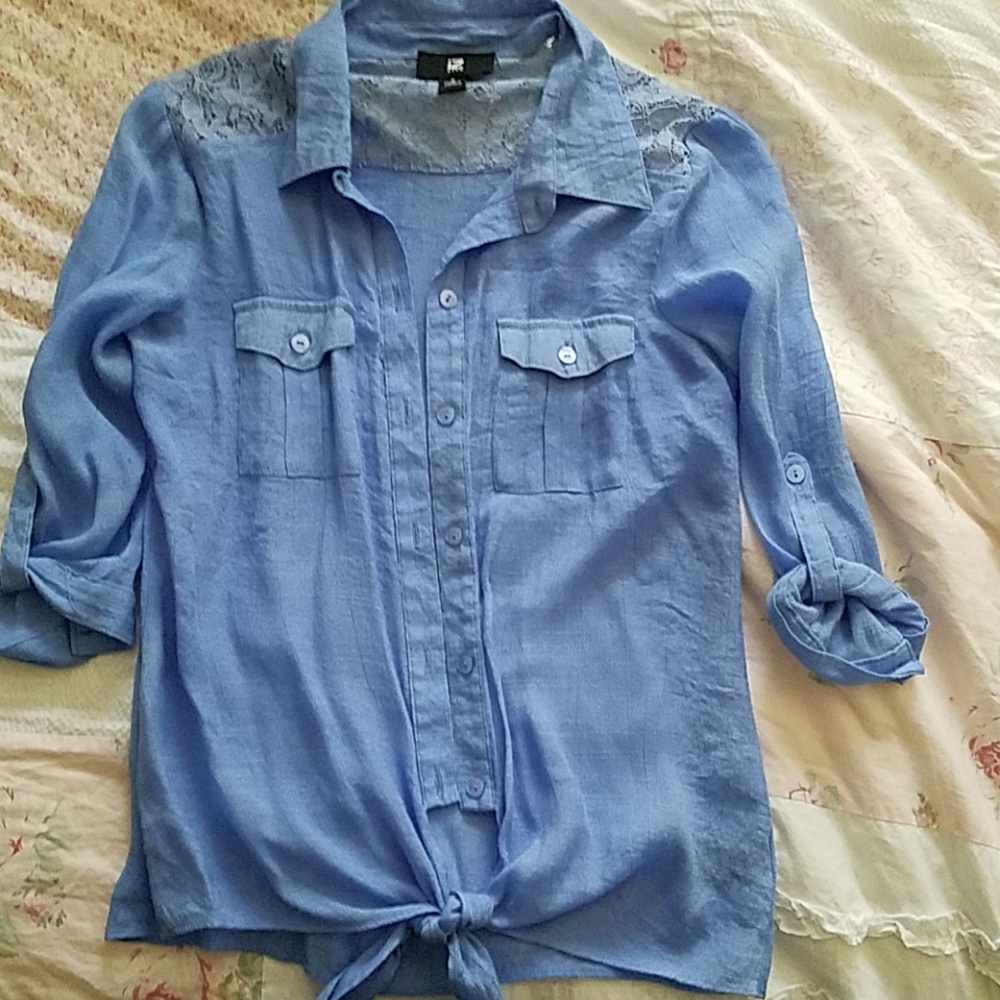 IZ Byer S blue button up top, lace back, tie front